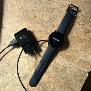 Samsung Galaxy Watch Active 2 + Samsung Fast Adaptive Charger